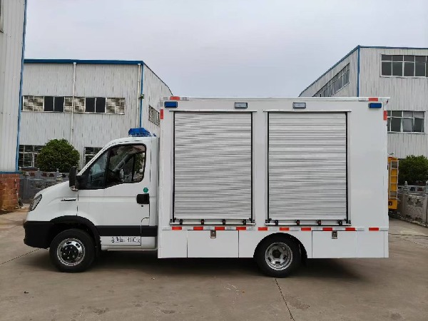 依維柯救護(hù)保障車(chē) 依維柯救護(hù)保障車(chē)