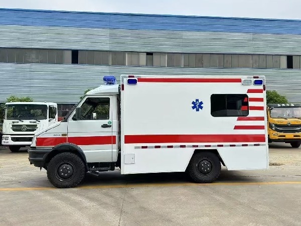依維柯4X4救護(hù)車